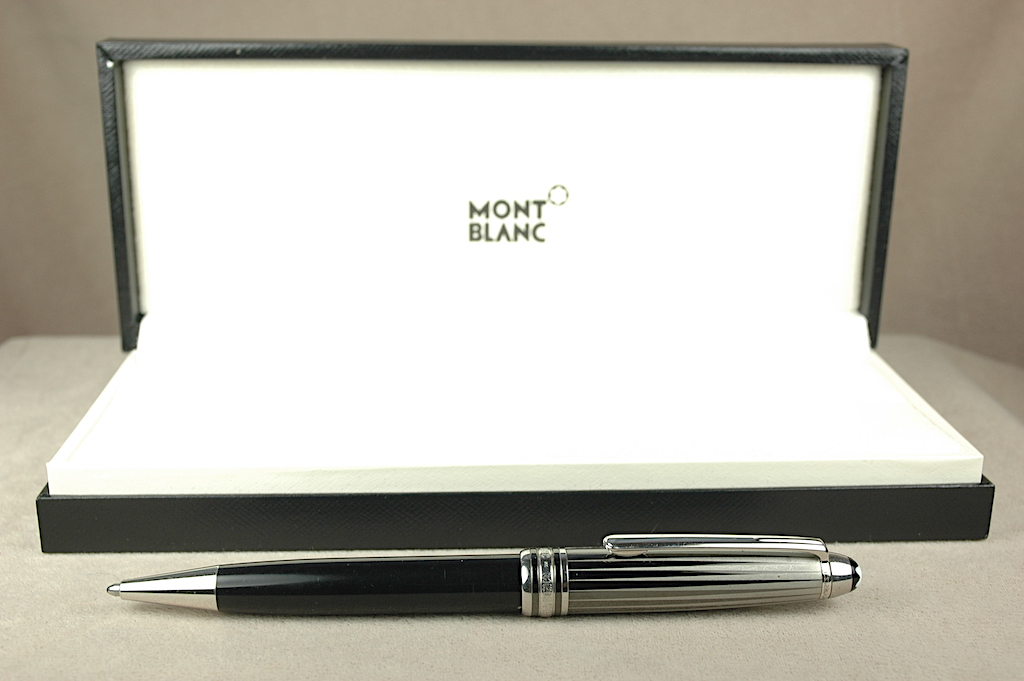 Pre-Owned Pens: 5174: Mont Blanc: Doué Black & White